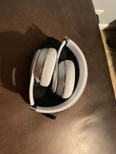 Beats Solo 3-Nothing Wrong With Them Sound Wise-Nothing Wrong With The Outside Except A Minor Scuff