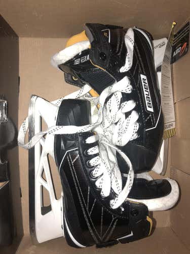 Slightly Used Demo Model Bauer 1S Goal Skate  Junior Size 3