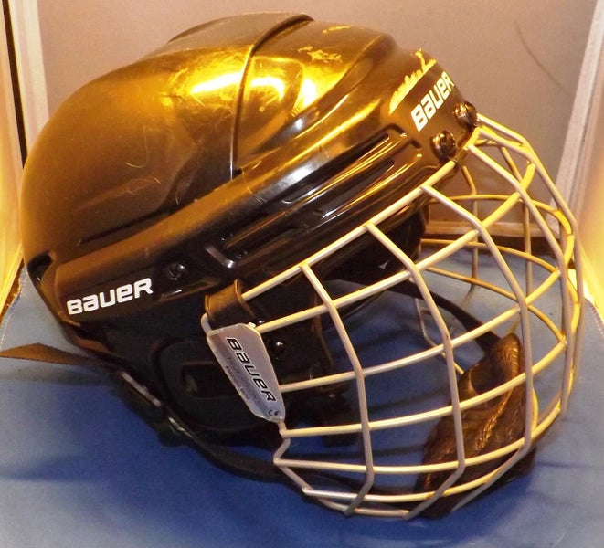 Bauer BHH2100 MEDIUM Youth Helmet with FM2100 Tru Vision Cage
