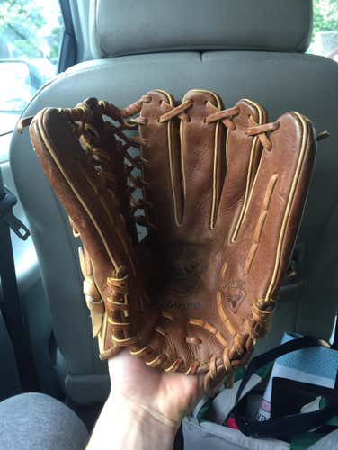 LN Mizuno Future Classic Pro Outfield Mitt