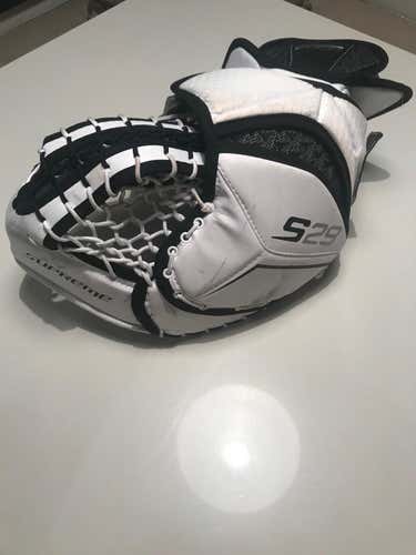 Bauer Supreme S29  Regular Senior goalie glove, white/black