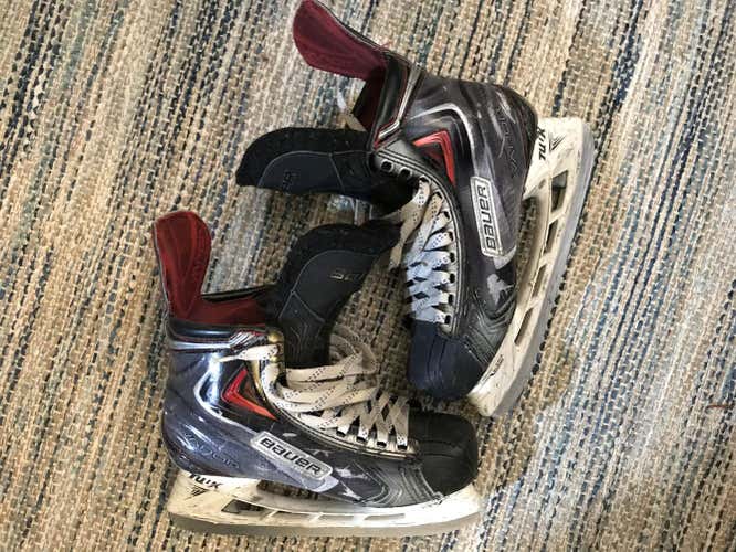 Bauer Vapor APX2  Senior Pro Stock Size 8