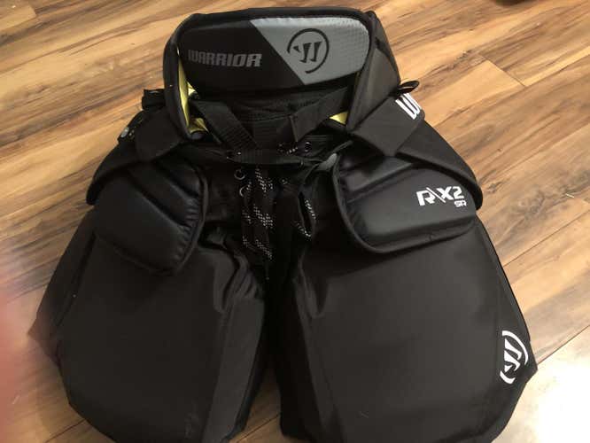 New Warrior  Senior ritual r/x2 leg pads