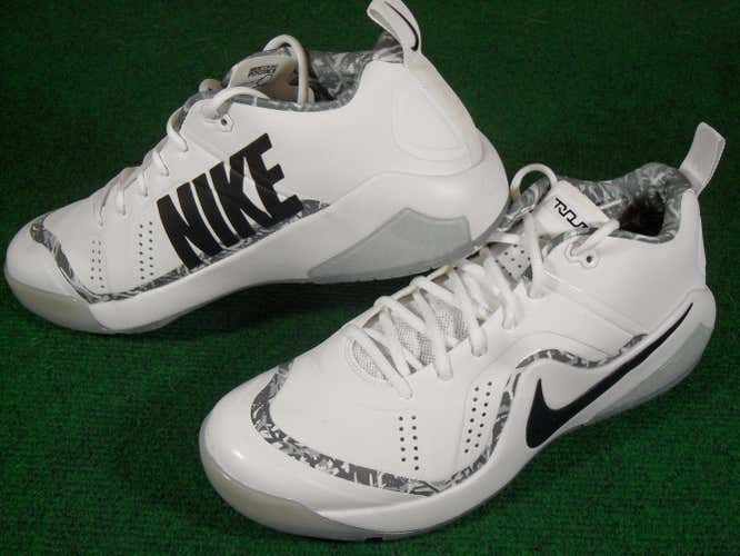 Nike Force Zoom Trout 4 Turfs size 9