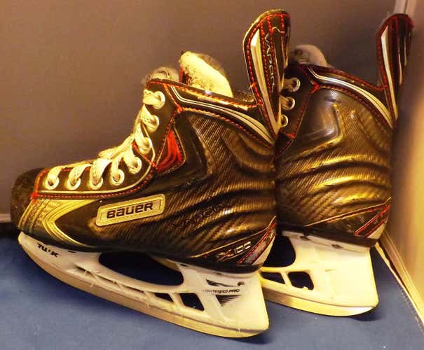 Bauer Vapor X100  Youth Size 13 (Fits shoe size 1)