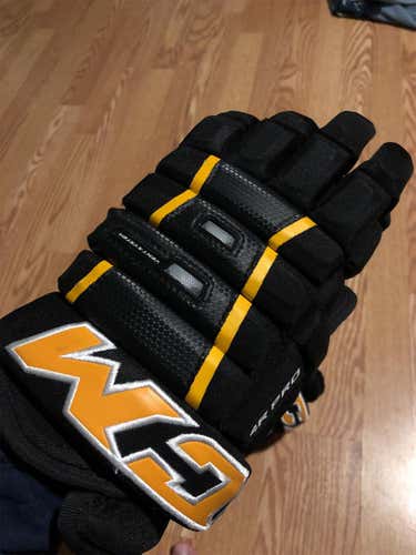 CCM 13” 4-Roll Pro Gloves Barely Used