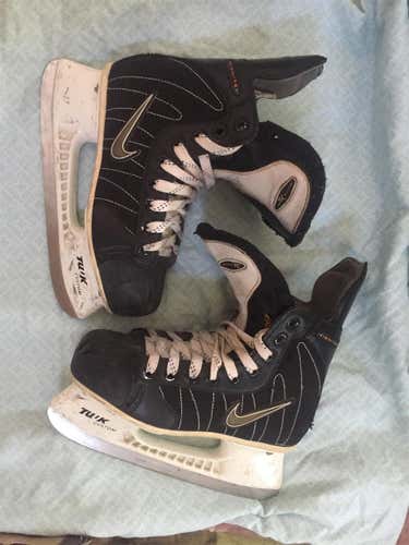 Nike Bauer Ignite 6 youth size 4