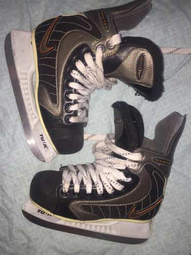 NIKE BAUER IGNITE 7 YOUTH Size 3.0