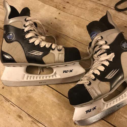 Bauer Size 5 Ice Hockey Skate