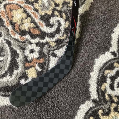 New Bauer Vapor 1X Lite  Righty P28 Senior