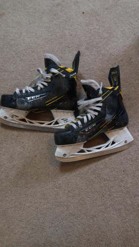 CCM Super Tacks  Senior Pro Stock Size 9