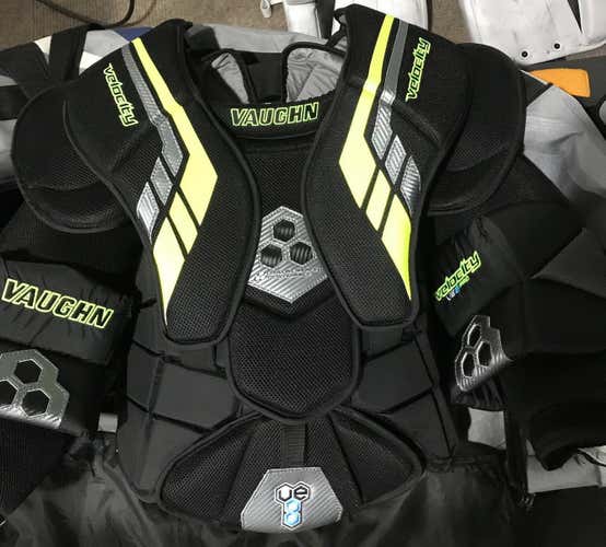Vaughn VE8 Pro Senior Medium Goalie Chest Protector