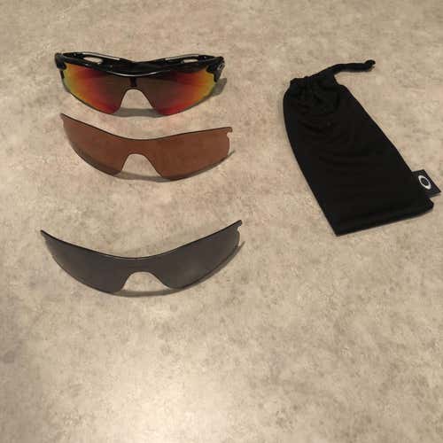 Oakley Radarlock Sunglasses Plus Extra (Nose Piece Broken)