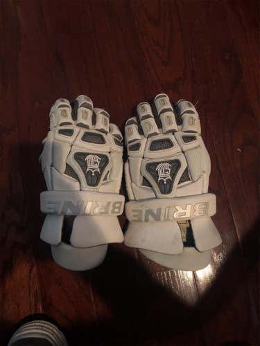 Brine King 4 goalie gloves