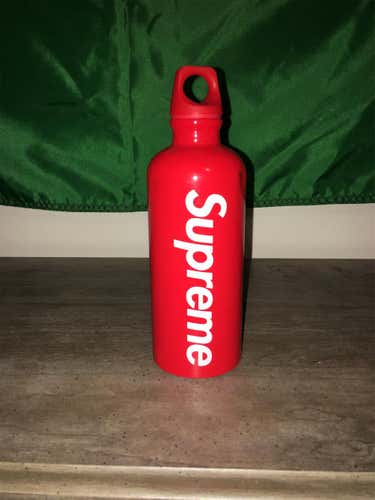 Supreme X SIGG water bottle (dented