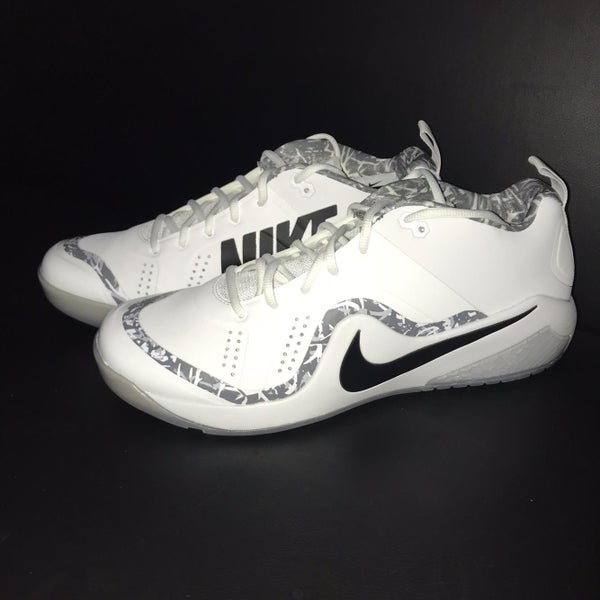 BRAND NEW TROUT 4 ZOOM SIZE 12
