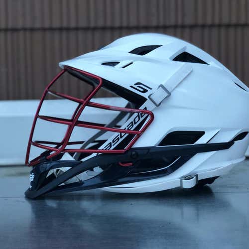 White Cascade S Helmet (EXCELLENT CONDITION)