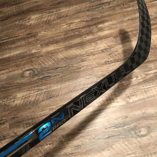 BAUER 2N Pro Senior Hockey Stick RH 87 Flex Matthews