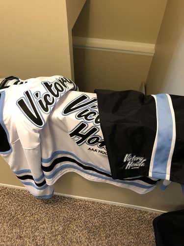 Goalie cut 2  XL jerseys and 1 XXL shells