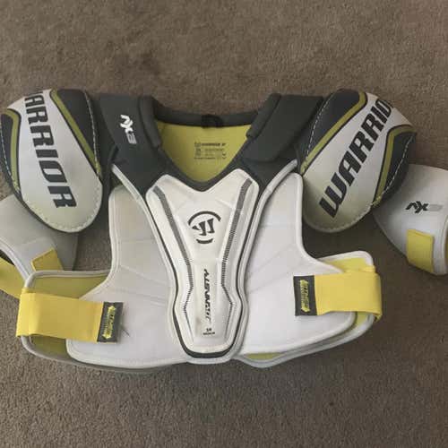 Warrior Dynasty AX3 Senior Shoulder Pads Medium