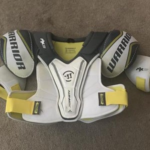 Warrior Dynasty AX3 Senior Shoulder Pads Medium