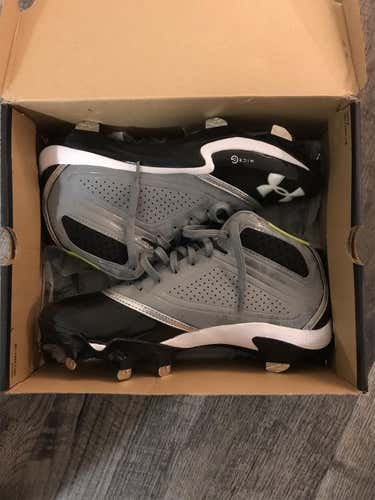 NEW Under Armour Yard Mid ST Metal Baseball Cleat (Men’s Size 8.5)