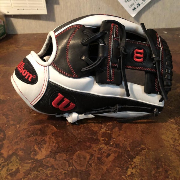 NEW WITH TAGS WILSON A2000