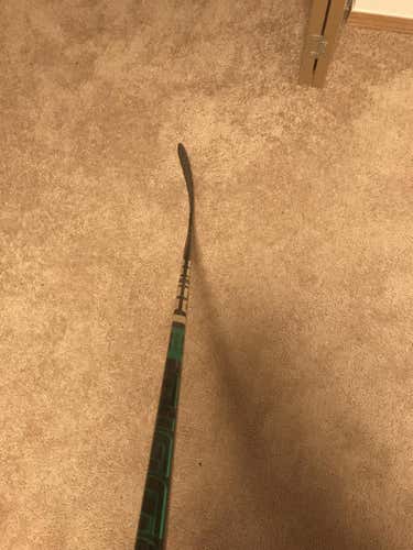 New Bauer Stick Righty Mid 101 - 105 Senior