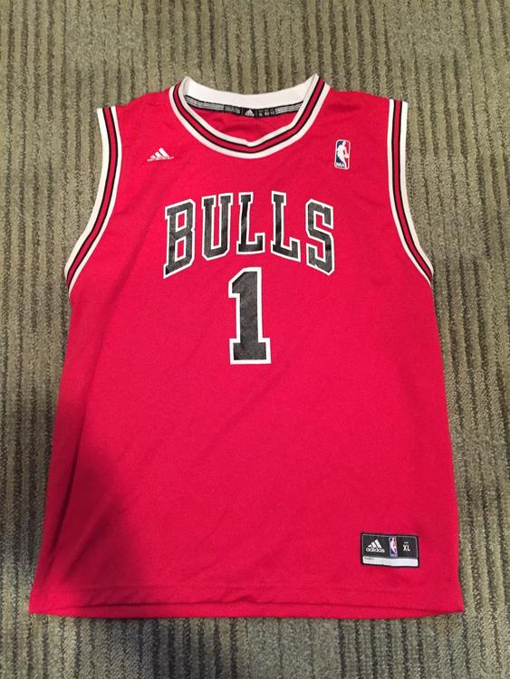derrick rose jersey small