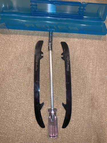Step BlackSteel Blades (Screw Ins)