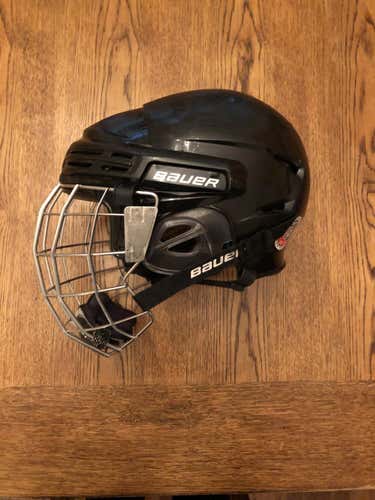 Bauer adult medium hockey helmet