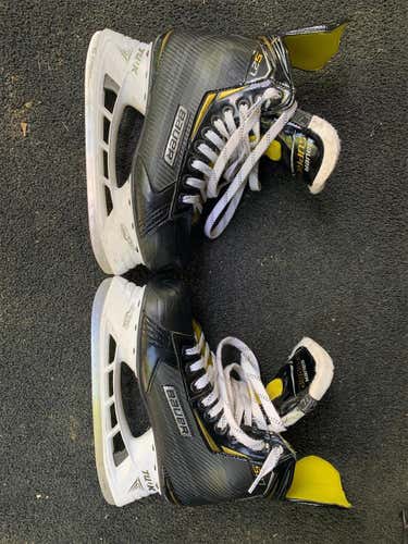 Lightly Used Bauer S27 7.5D Hockey Skates