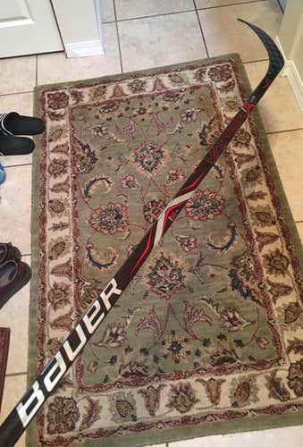 Bauer Vapor ADV rh 77 Flex P28 Curve Grip