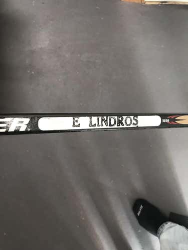 New Bauer  Righty Heel Senior Pro Stock