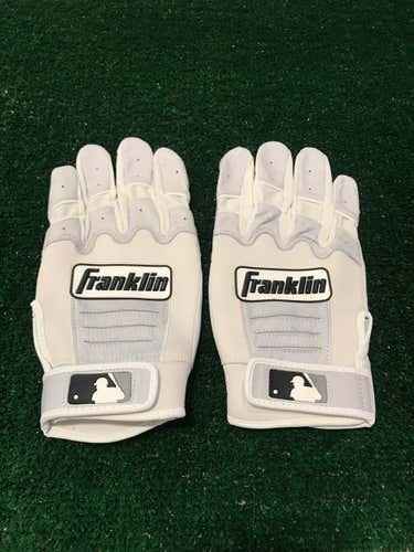 New Player Issue Custom XL white FS085