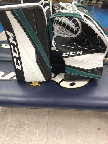 New CCM Extreme Flex E3.9 Regular Intermediate Glove&Blocker