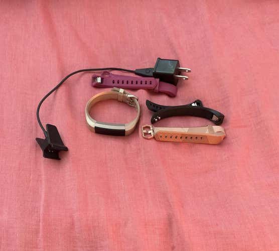 Fitbit Alta Fitness Tracker HR Monitor 3 Extra Bands