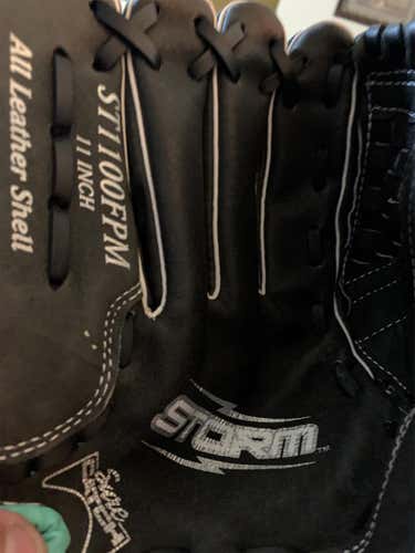 Rawling Storm Softball Globe For Left Hand Thrower