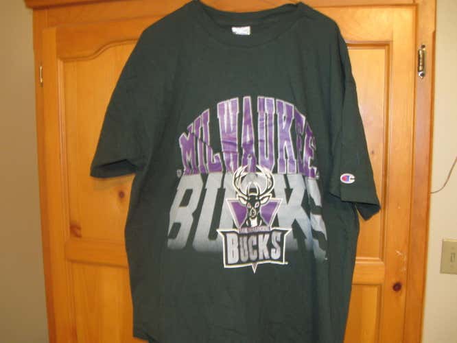 BUCKS CHAMPION T SHIRT (XL)