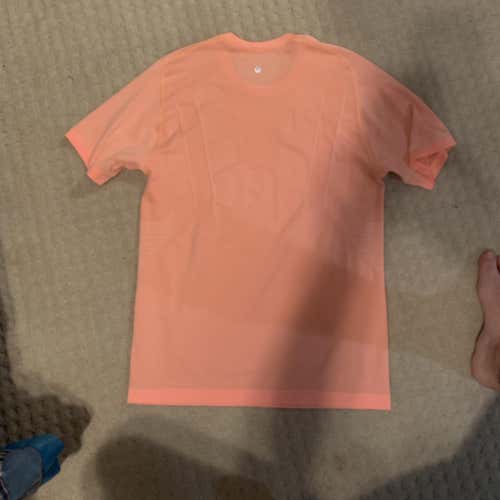 Lightly Used Men’s Lululemon Vent TechShirt