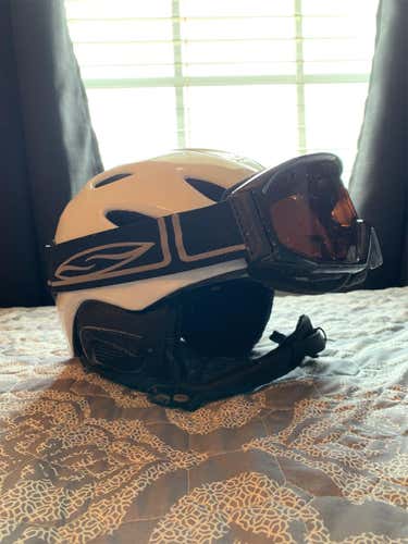 GIRO G9 Snowboarding Helmet