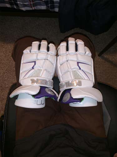 LIKE NEW MAVERIK GLOVES