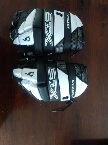 STX Black Lacrosse Catalyst Gloves Youth/Jr Size 10