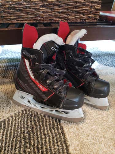 CCM JetSpeed 260  Youth Size 12