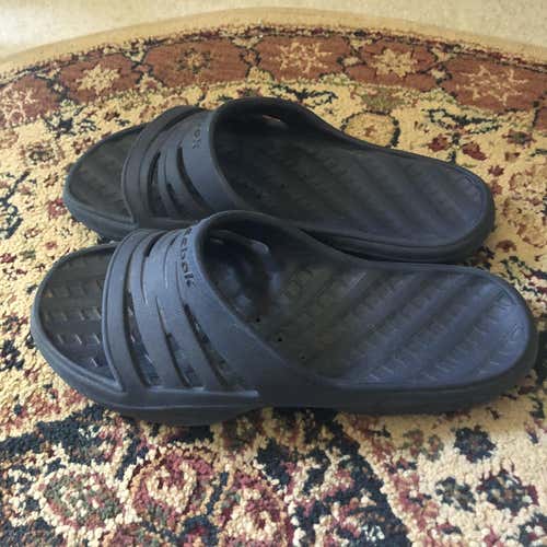 Buffalo Sabre’s Team Issued Reebok Men’s Shower Sandals Size 11