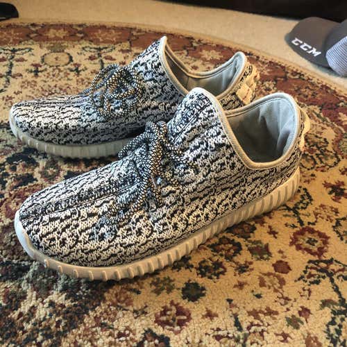 Men’s Adidas Yeezy Sneaker Replica
