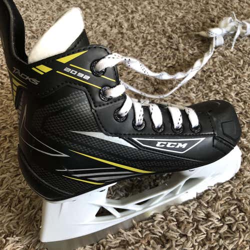 Barely Used- CCM Tacks 2092 Youth Hockey Skates