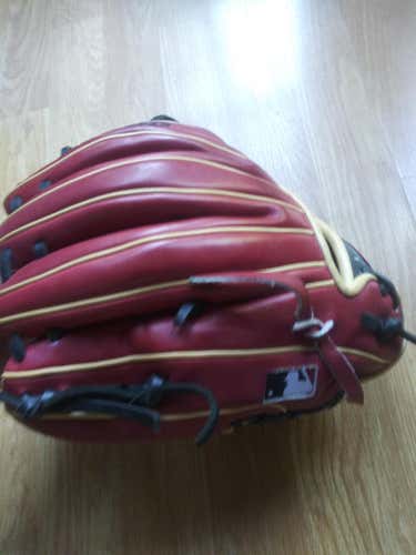 New Wilson A2000/a2k  Adult 2 gloves