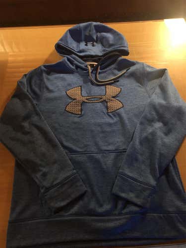 M Under Armour Hoodie