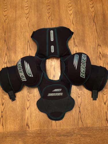 Bauer Adult Medium shoulder pads